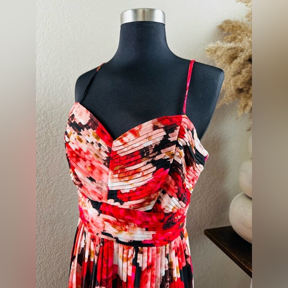 Floral V-Neck Pleated Lace Trim Mini Dress - Picture 5 of 9